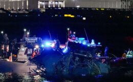 Analyse des causes possibles du crash d'un jet à DC : défaillances techniques, erreurs humaines et leurs conséquences tragiques pour les passagers.