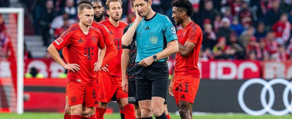 Titre : Innovations des arbitres en Bundesliga : Découvrez le futur des VAR dans les stades - n-tv.de