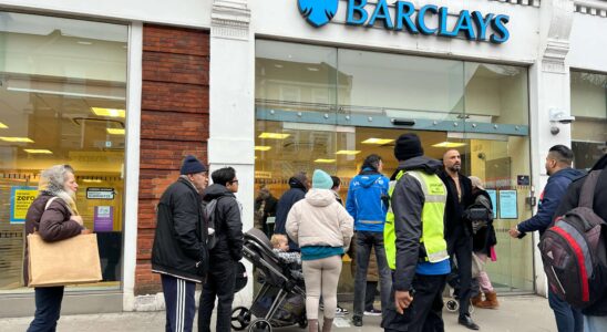 Nouvelle réglementation sur le retrait de « cash gratuit » chez Barclays : remboursement obligatoire pour les clients