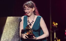 Winifred Phillips éblouie par son Grammy pour un remake d'un RPG de 44 ans