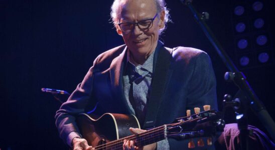 Hommage éblouissant à John Hiatt : Les stars de l'Americana rendent hommage lors d'un concert inoubliable