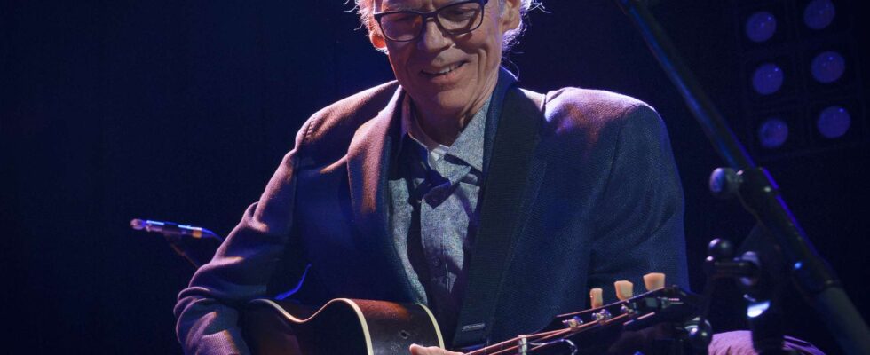 Hommage éblouissant à John Hiatt : Les stars de l'Americana rendent hommage lors d'un concert inoubliable