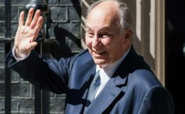 Décès de l'Aga Khan à 88 ans : Le milliardaire mystérieux et figure spirituelle reçoit des hommages pour son impact dans le monde des courses.