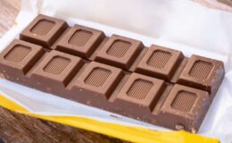 Revêtement blanc sur le chocolat : est-il encore consommable ou à éviter ?