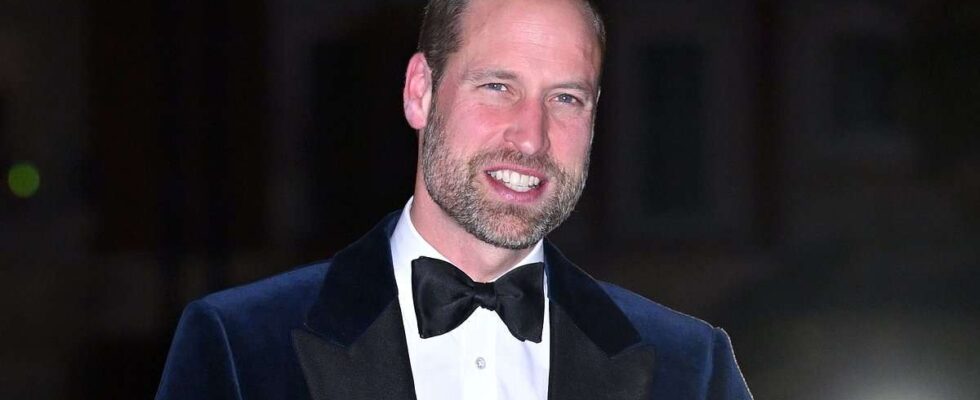 Révélation : La transformation impressionnante du prince William - De père de famille à héritier charismatique grâce à un style modernisé et une barbe soignée.