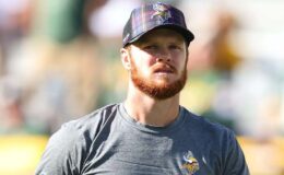 Le coach des Vikings adresse un message concernant le statut de Sam Darnold sur le banc.