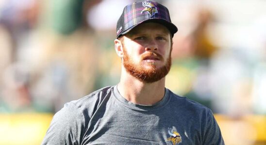 Le coach des Vikings adresse un message concernant le statut de Sam Darnold sur le banc.