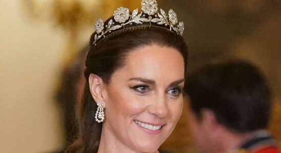 Le couronnement de Kate : comment elle a défié la tradition avec sa tiare.