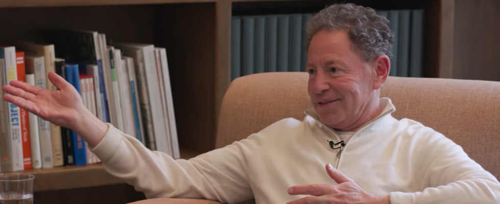 Bobby Kotick, ex-PDG d'Activision, dénonce les accusations mensongères visant son entreprise et Riot Games, évoquant l'utilisation des allégations de harcèlement par les syndicats pour recruter des membres.