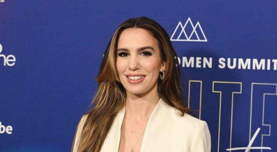 Christy Carlson Romano révèle qu'elle a échappé à la cécité après qu'une balle soit passée à un millimètre de son œil