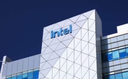 Intel : l'action grimpe de 25 % en une semaine suite aux déclarations de JD Vance sur l'IA, tandis que les États-Unis et le Royaume-Uni s'opposent au décret de régulation du sommet de Paris sur l'IA.