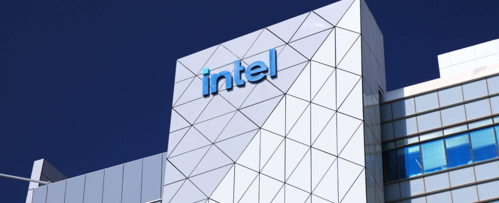 Intel : l'action grimpe de 25 % en une semaine suite aux déclarations de JD Vance sur l'IA, tandis que les États-Unis et le Royaume-Uni s'opposent au décret de régulation du sommet de Paris sur l'IA.