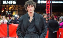 Jacob Elordi enflamme Berlin avec son style audacieux lors de la première de la série Prisoner of War 'Narrow Road to the Deep North'