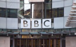 Un célèbre animateur de la BBC quitte son poste après un diagnostic d'Alzheimer, une perte significative après plus de dix ans de carrière