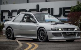 Saisissez l'opportunité unique d'acquérir une Subaru 22B Prodrive, édition limitée à seulement 25 unités.