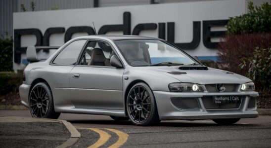 Saisissez l'opportunité unique d'acquérir une Subaru 22B Prodrive, édition limitée à seulement 25 unités.