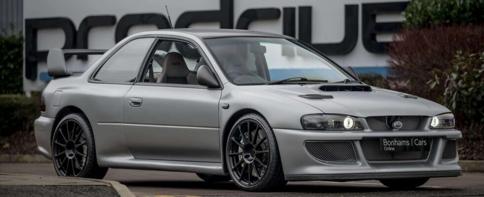 Saisissez l'opportunité unique d'acquérir une Subaru 22B Prodrive, édition limitée à seulement 25 unités.