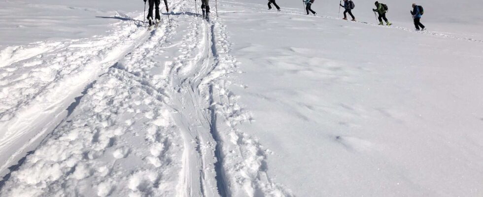 Préparation de la scène des skitourengehers pour la course Preber 2025