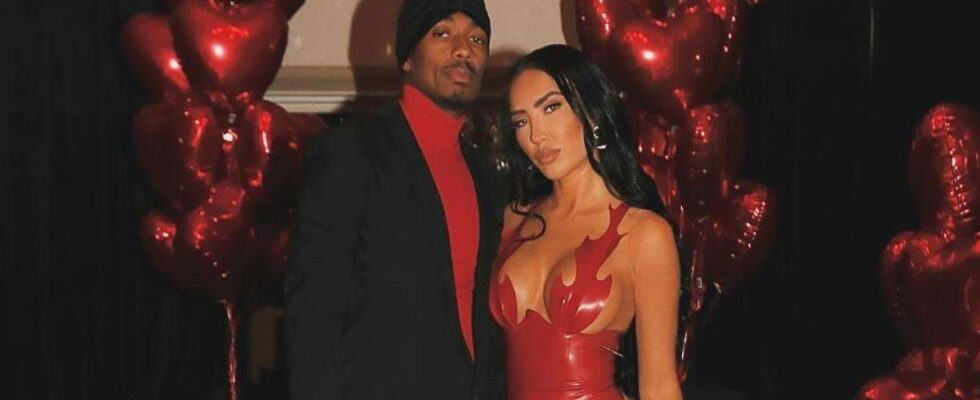 Bre Tiesi de Selling Sunset affiche son décolleté audacieux en robe en latex et célèbre la Saint-Valentin avec Nick Cannon, le père de son enfant : Découvrez les photos.