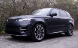 Analyse du Range Rover Sport PHEV 2025 : Élégance et confort avec une innovation électrique.