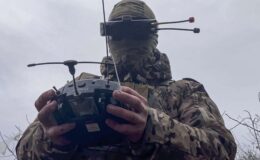 L'Ukraine neutralise 8 pilotes de drones russes grâce à des lunettes piégées explosifs dans un plan de sabotage innovant