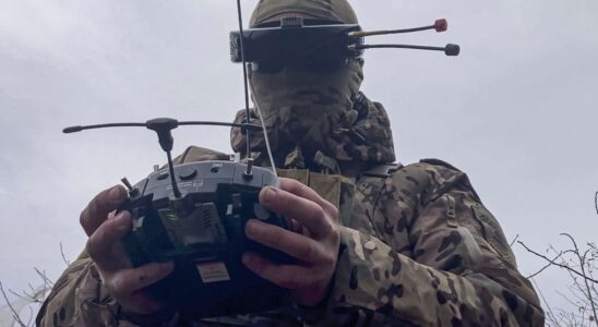 L'Ukraine neutralise 8 pilotes de drones russes grâce à des lunettes piégées explosifs dans un plan de sabotage innovant