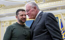 Trump estime que Zelensky n'a pas le poids nécessaire pour les négociations de paix, tandis qu'un émissaire américain loue le courage du président ukrainien.