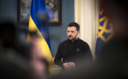 Zelensky rejette l'accord Trump sur la guerre en Ukraine, suscitant la colère des conseillers de la Maison Blanche sur le soutien américain essentiel