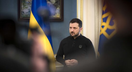 Zelensky rejette l'accord Trump sur la guerre en Ukraine, suscitant la colère des conseillers de la Maison Blanche sur le soutien américain essentiel