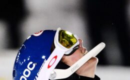 Mikaela Shiffrin : un parcours exceptionnel avec sa 100e victoire en Coupe du Monde, entre exploits sportifs et humanité.