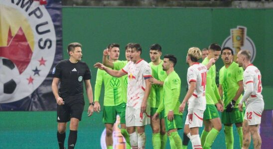 Titre : DFB-Pokal : VfL Wolfsburg indigné par un penalty controversé et une sortie prématurée en coupe