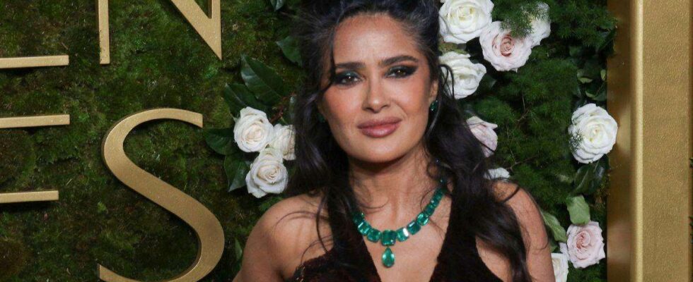 Salma Hayek, 58 ans, rayonne en maillot de bain animalier : découvrez ses photos séduisantes.