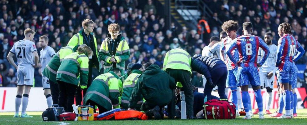 Jean-Philippe Mateta évacué après une blessure en FA Cup alors que Crystal Palace triomphe contre Millwall