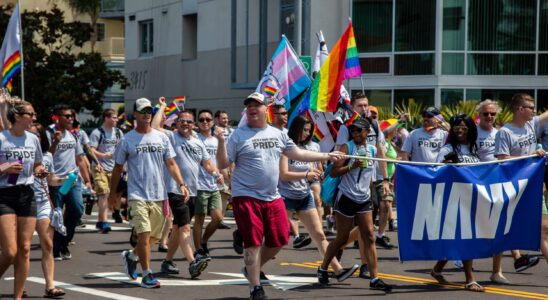 Les forces transgenres se mobilisent face à l'interdiction militaire