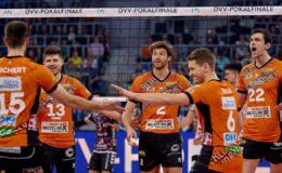 Épopée en cinq sets : Les BR Volleys triomphent face à Düren en finale de la Coupe de volley-ball masculin