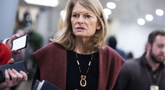 Lisa Murkowski, républicaine, exprime son indignation face à la rencontre inattendue entre Trump et Zelensky.