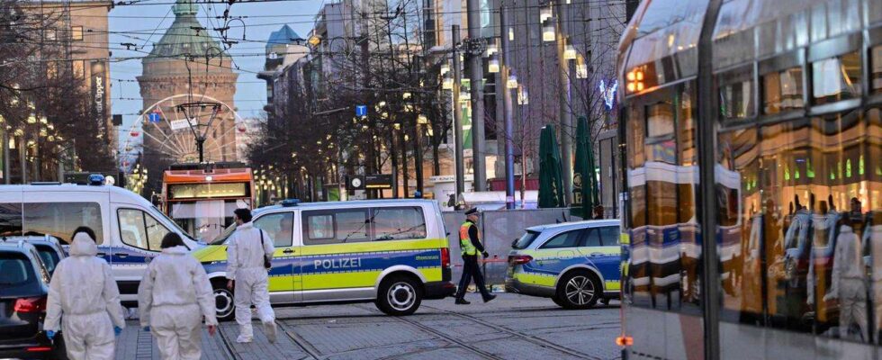 Un véhicule percute un attroupement à Mannheim : Les détails de l'incident