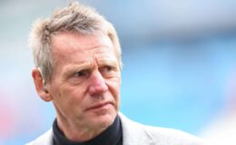 Stuart Pearce partage son expérience traumatisante d'une urgence médicale en plein vol transatlantique