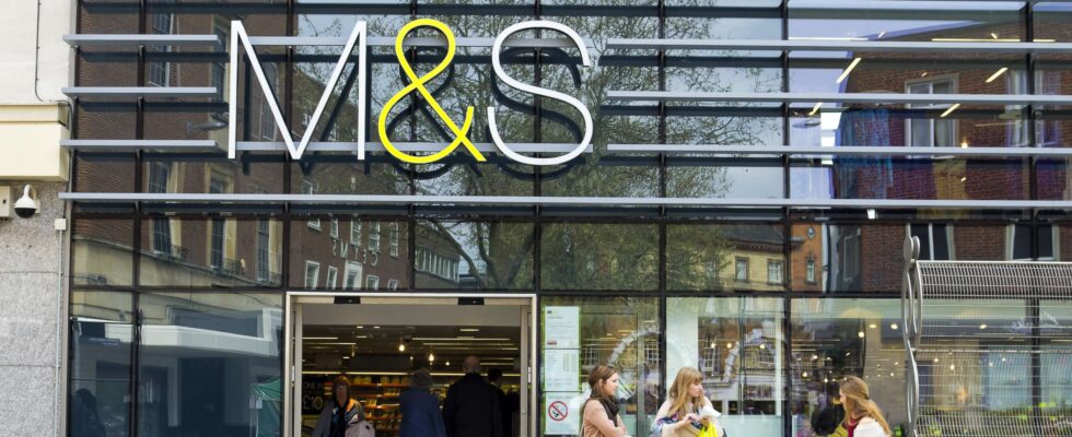 M&S annonce la fermeture imminente de son supermarché en centre-ville, les clients sont en émoi